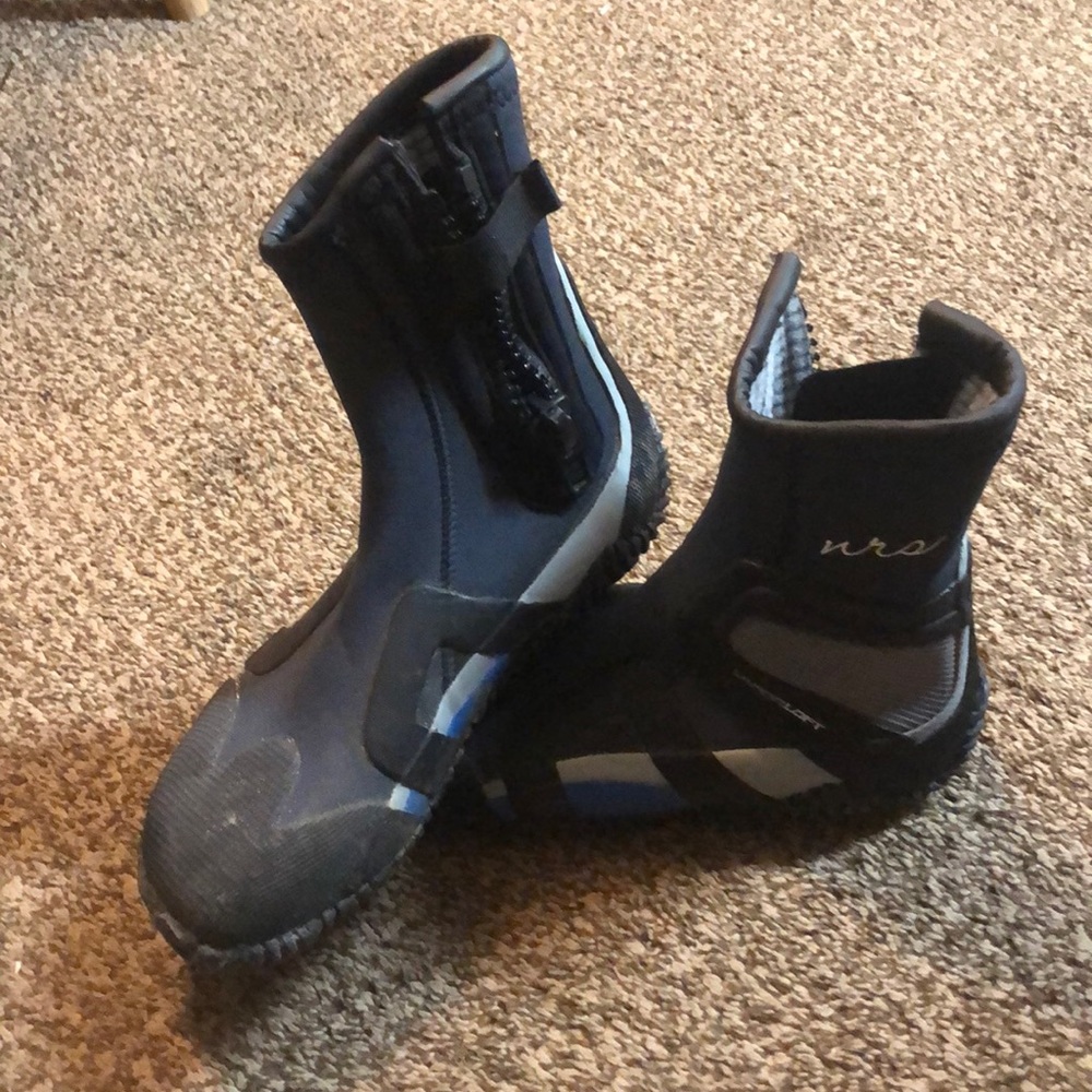 NRS neoprene booties